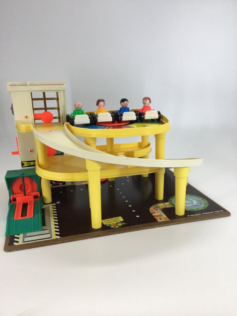 Fisher Price Vintage Play Family Parking Ramp/Action Garage