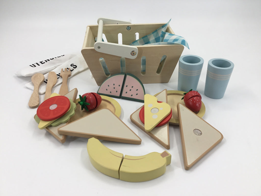 Hearth & Hand Toy Picnic Basket Playset