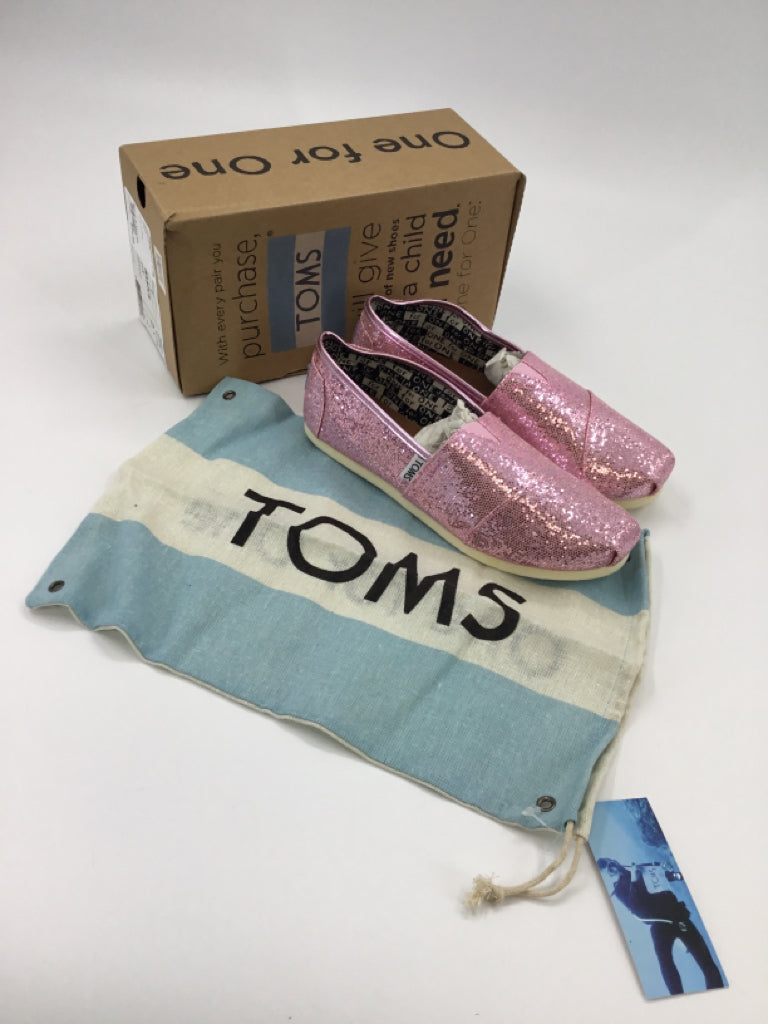 Toms Child Size 2.5 Youth Pink Sneakers