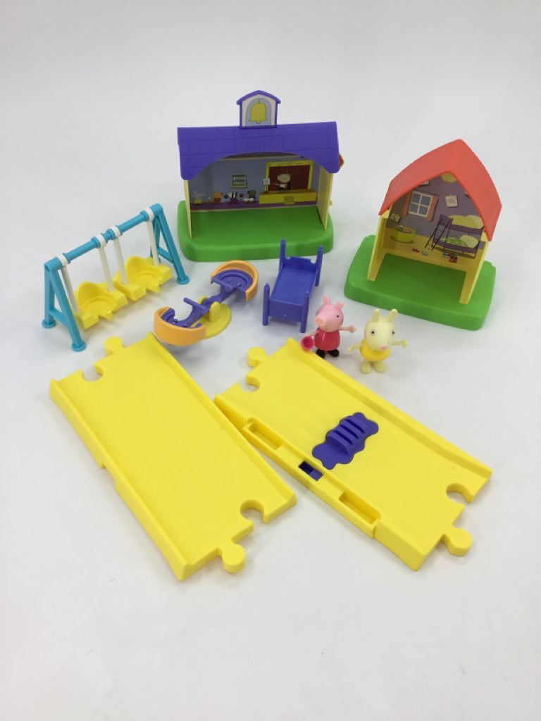 Peppa Pig All Around Peppa's Town Playset