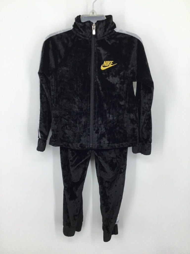Nike Child Size 3 Black Outfit - girls
