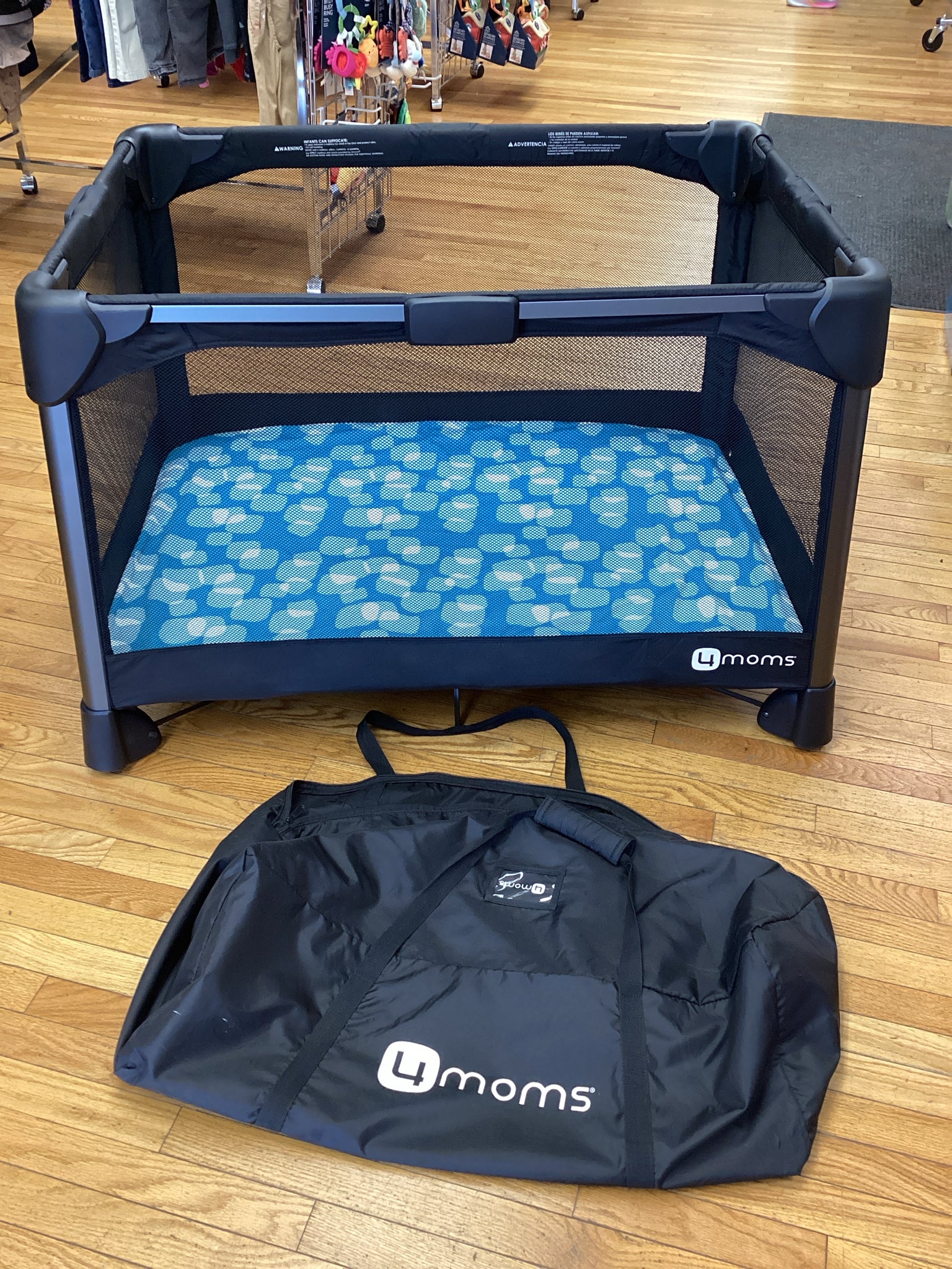 4Moms Breeze Play Yard with sheet