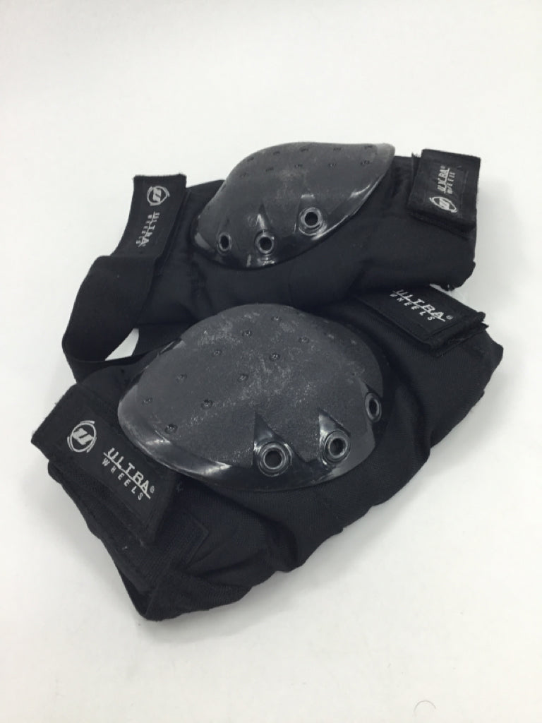 Ultra Wheels Youth Black Knee Pads