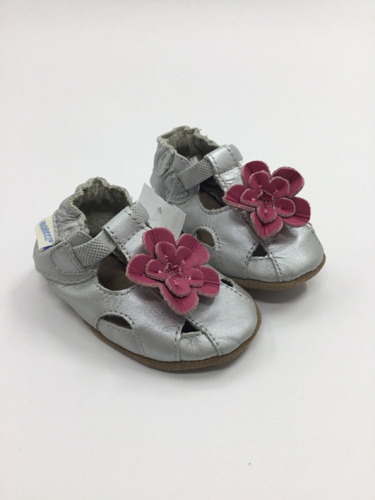 Robeez Child Size 3 Toddler Silver Baby/Walker Shoes