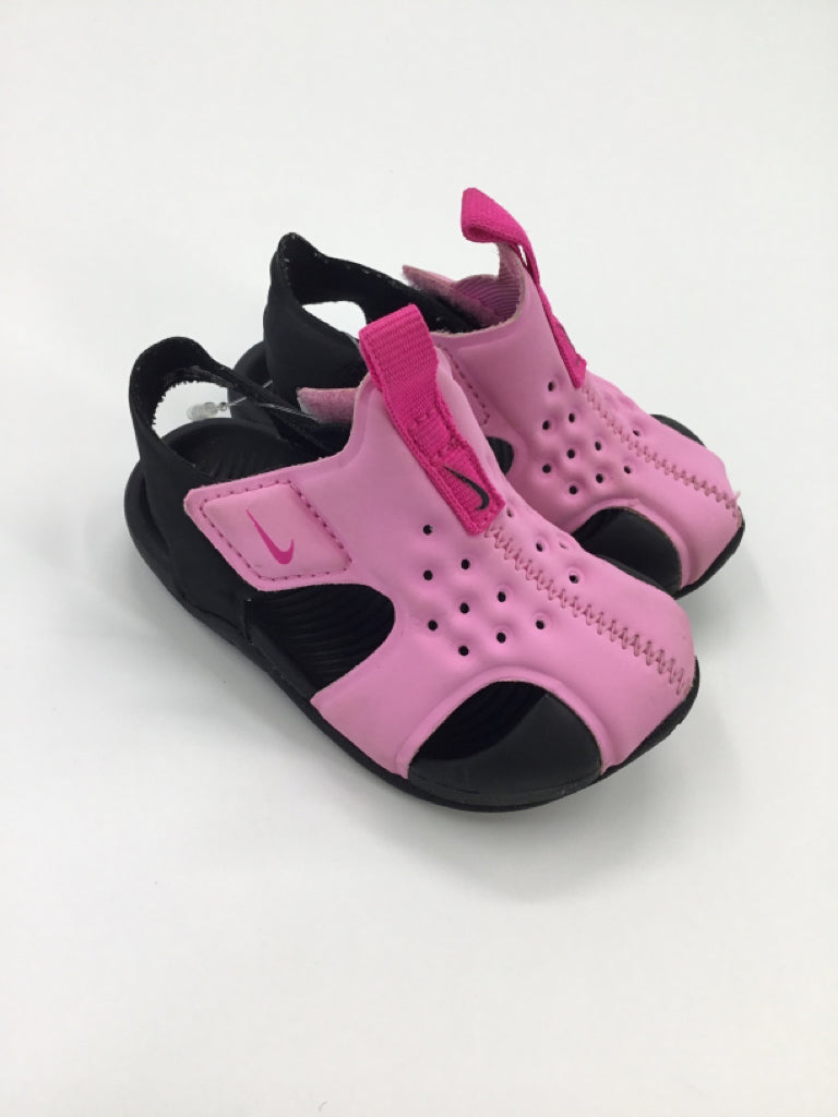 Nike Child Size 4 Toddler Pink Sandals/Flip Flops