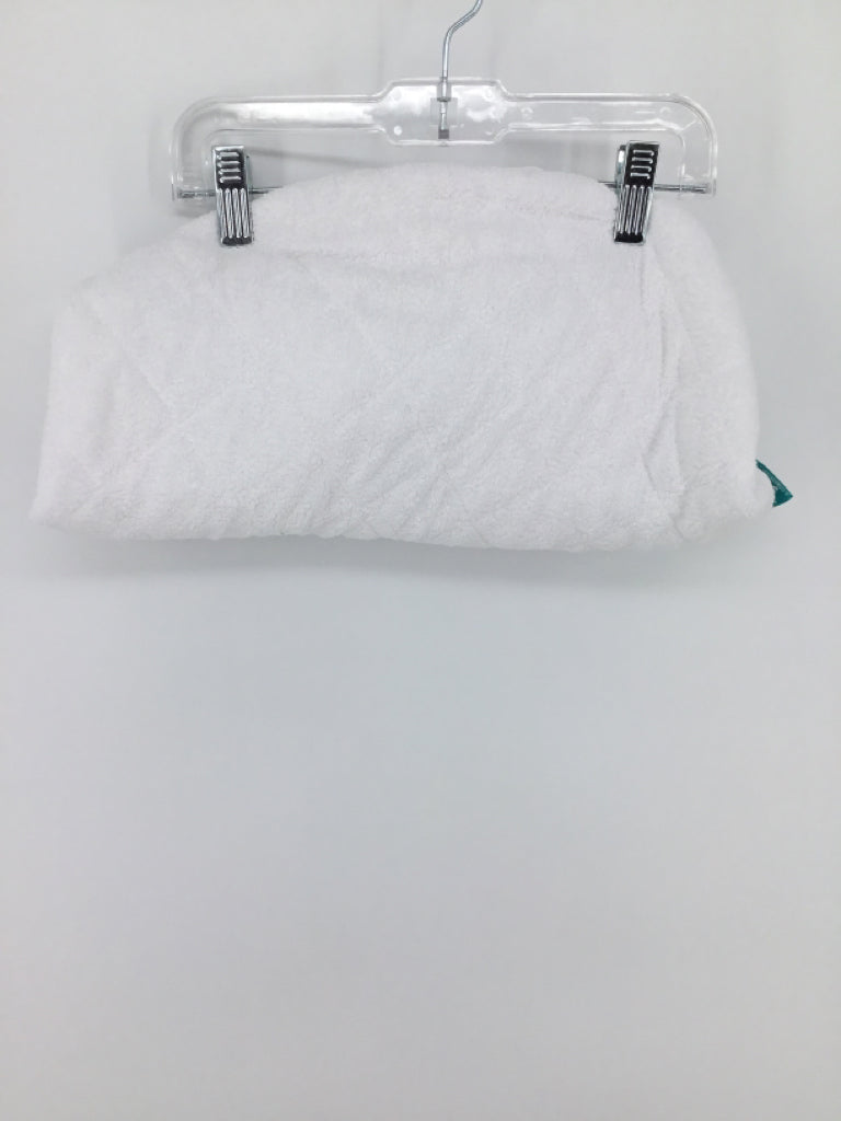 Biloban White Bassinet/Cradle Mattress Protector