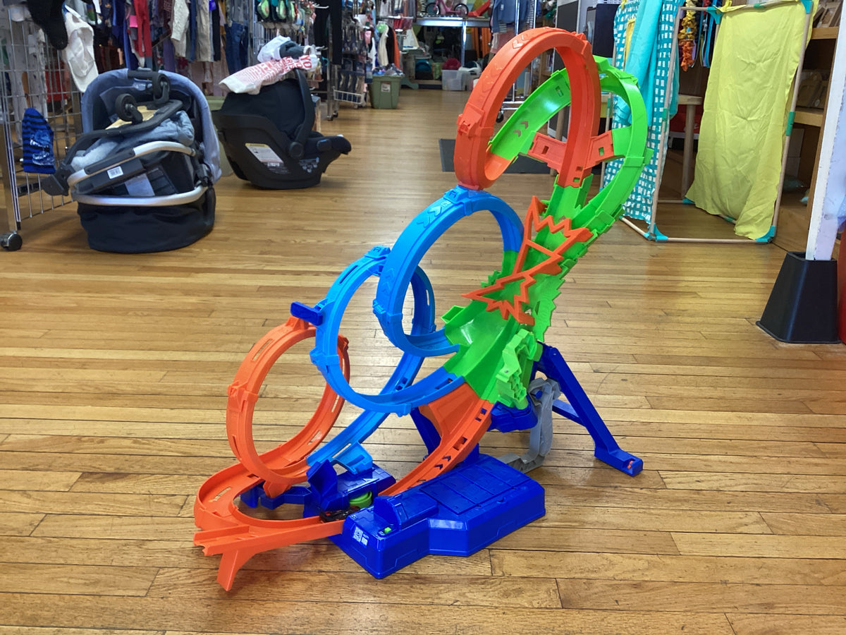 Hot Wheels 4-Loop Crash Out Track Set