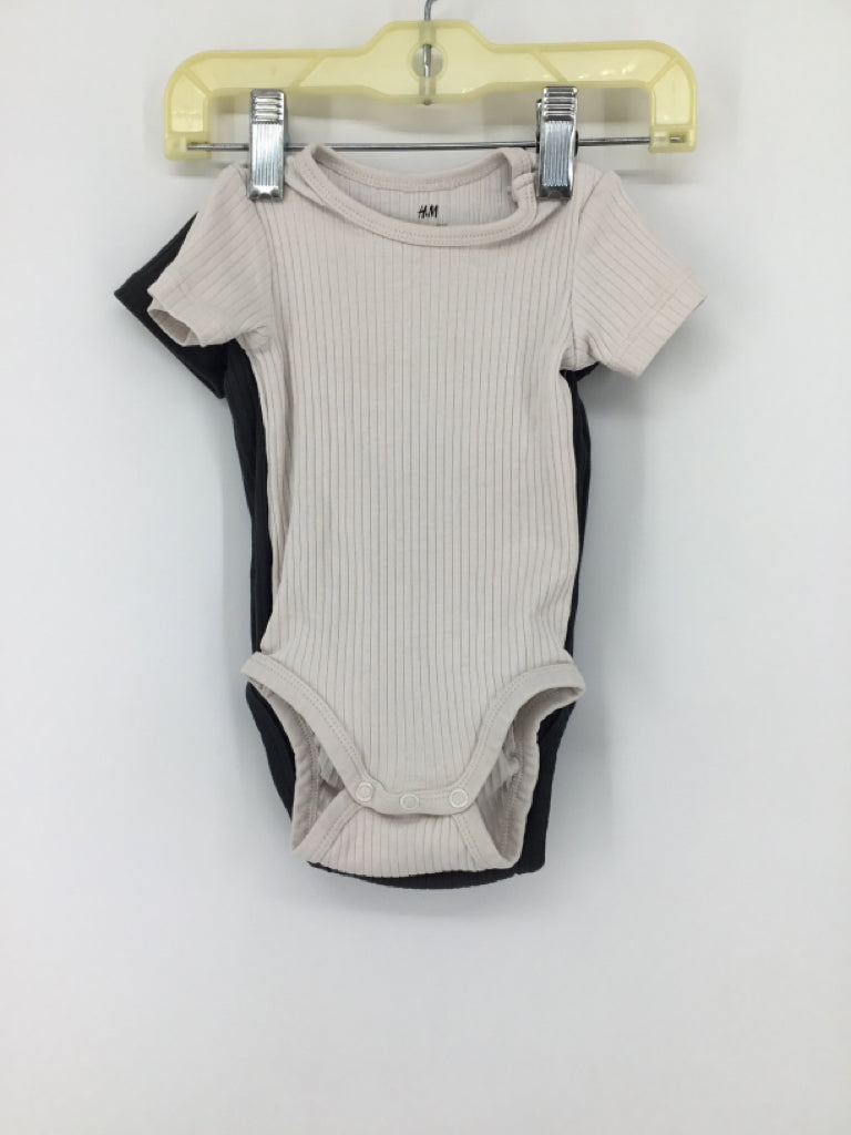 H & M Child Size 3 Months Gray Onesie