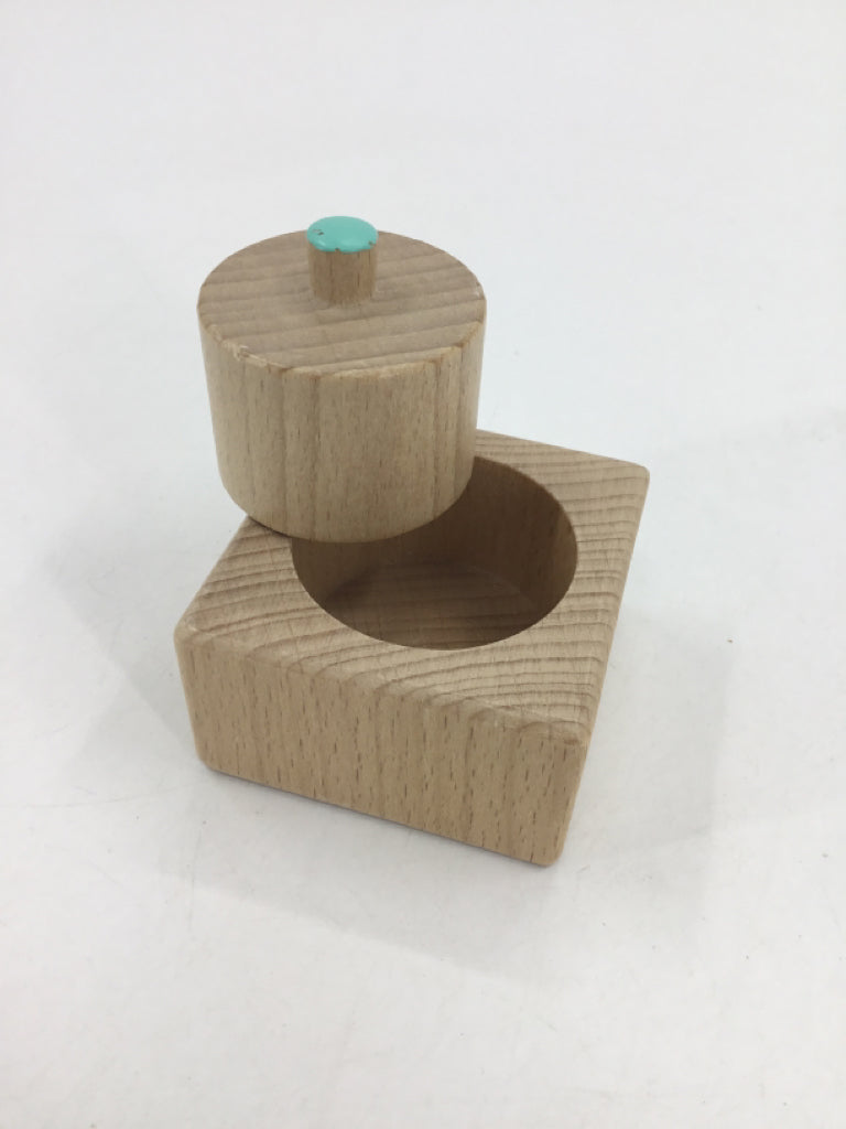 Lovevery Wooden Pincer Puzzle