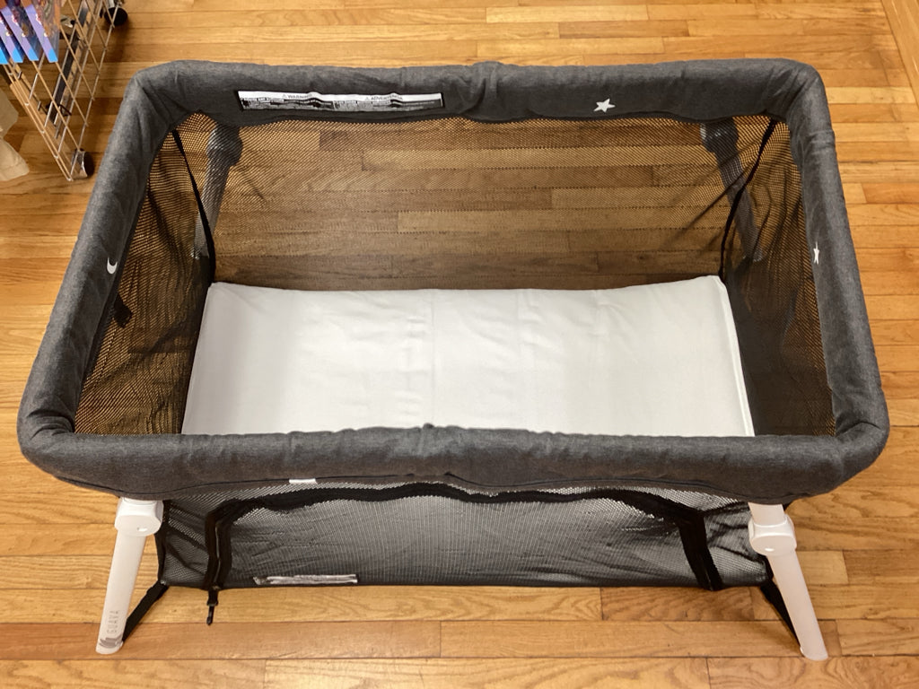 Guava Lotus Black Travel Crib