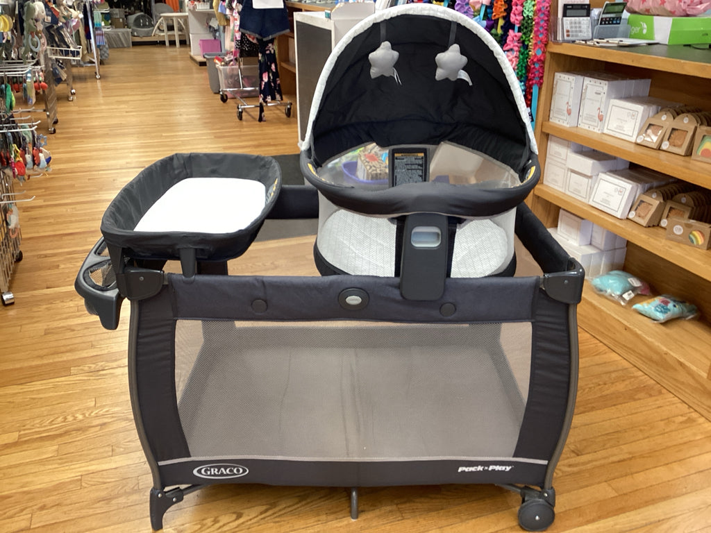 Graco Pack n Play Travel Dome Playard