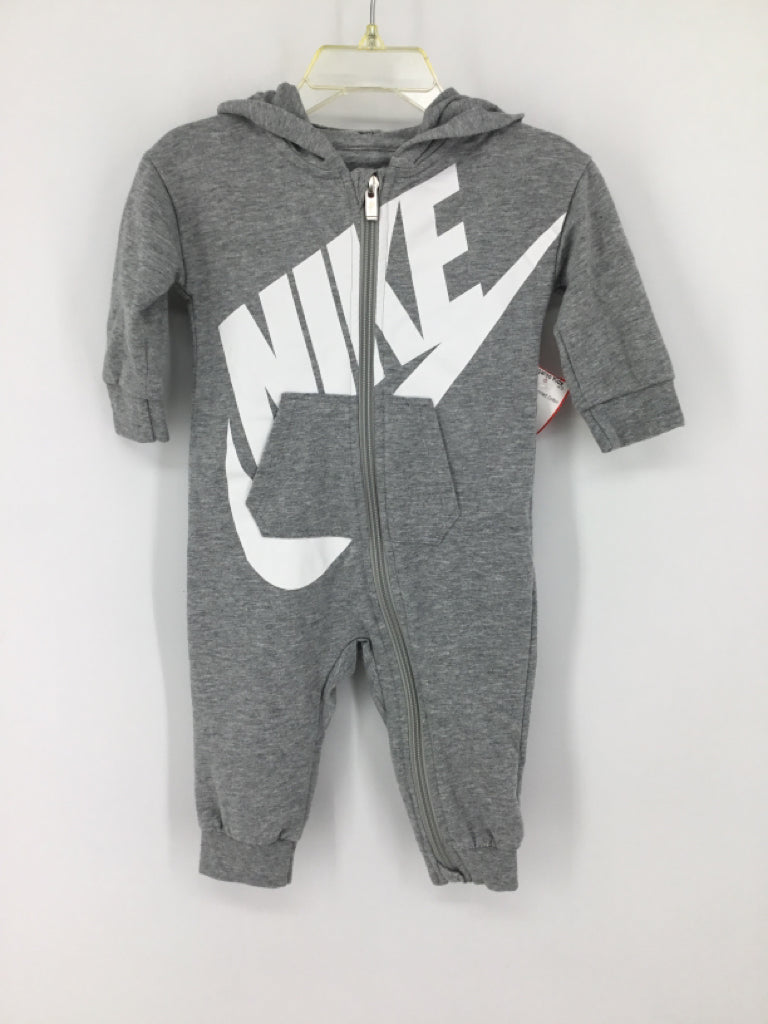 Nike Child Size 9 Months Gray screen printed Outfit - boys