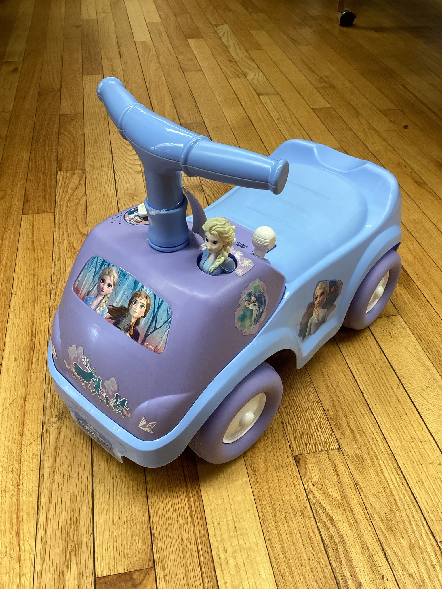 Disney Frozen II Lights & Sounds Ride On