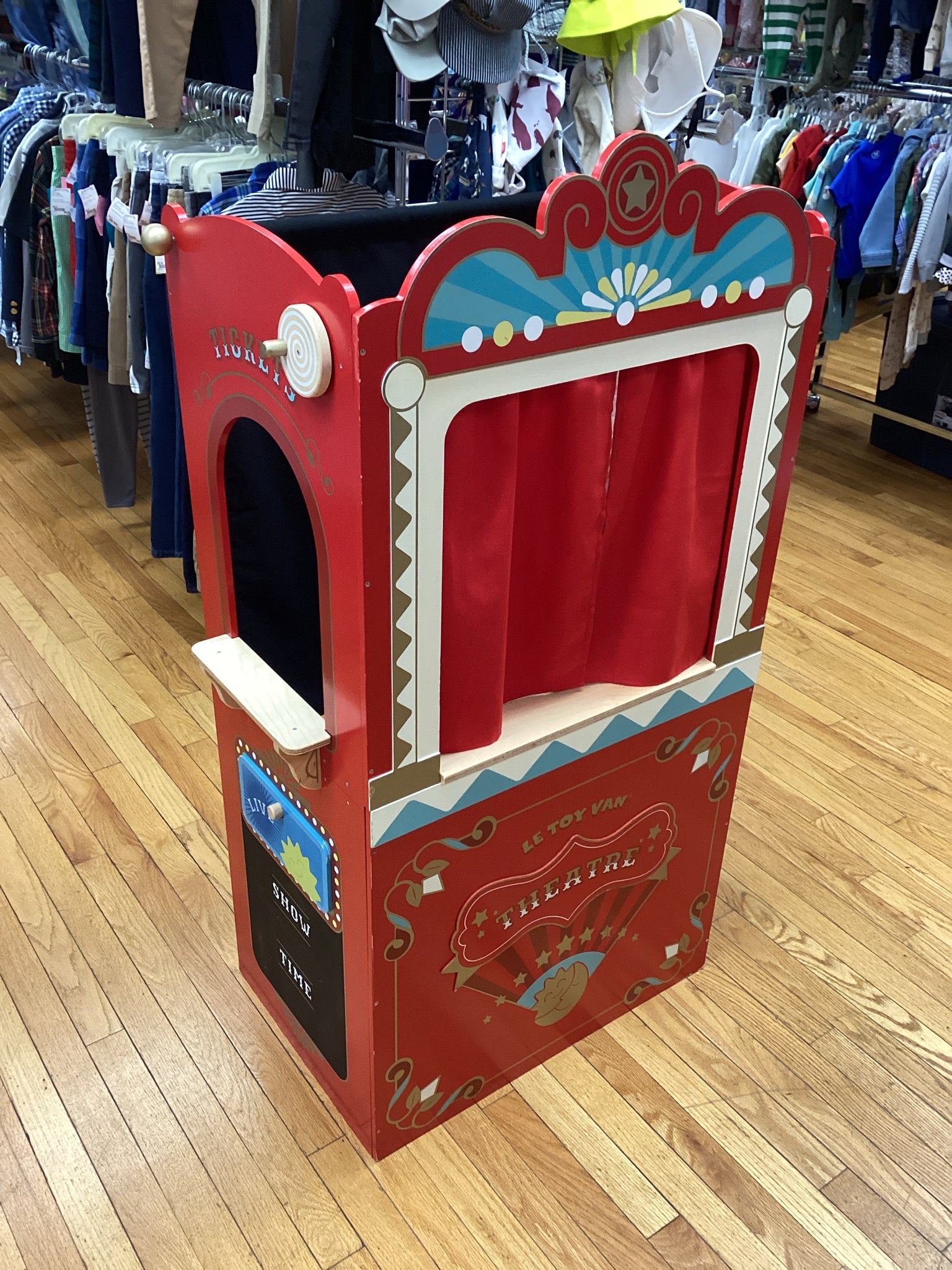 Le Toy Van Puppet Theatre