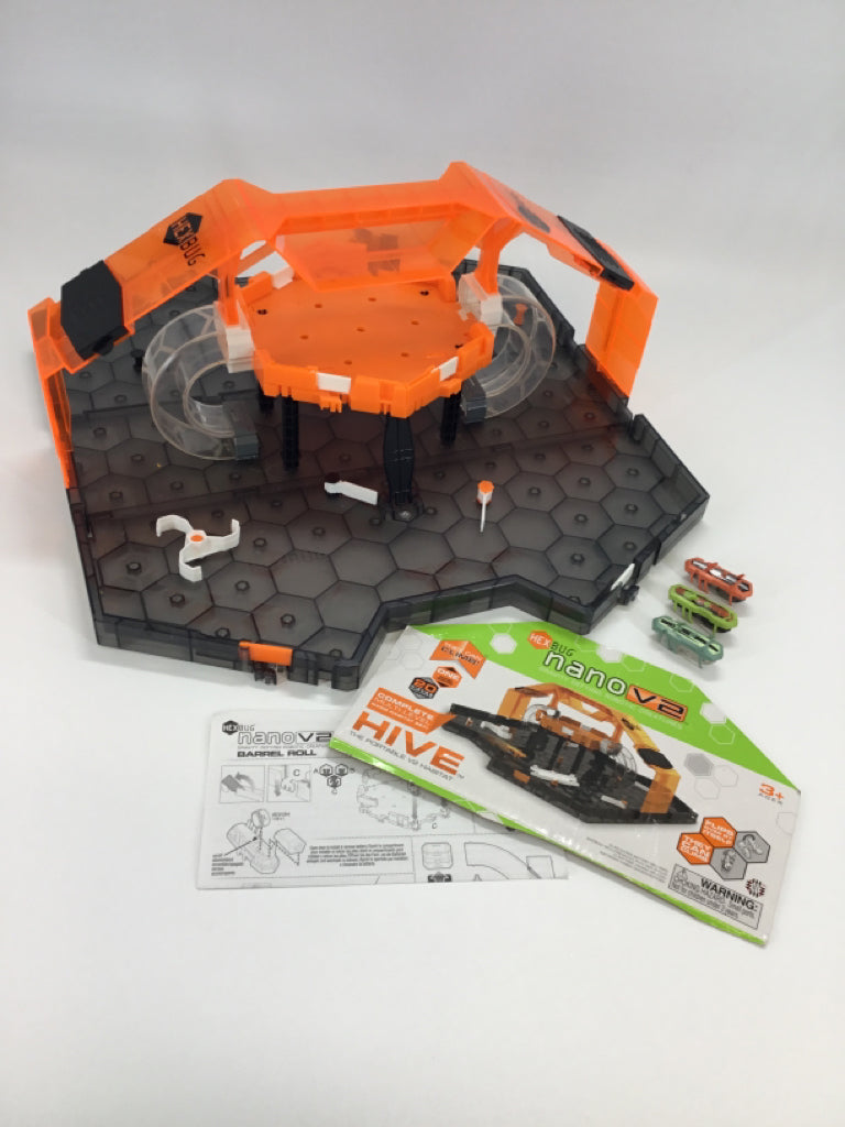 Hex Bug Nano V2 Gravity Defying Robotic Creatures Hive Portable Habitat
