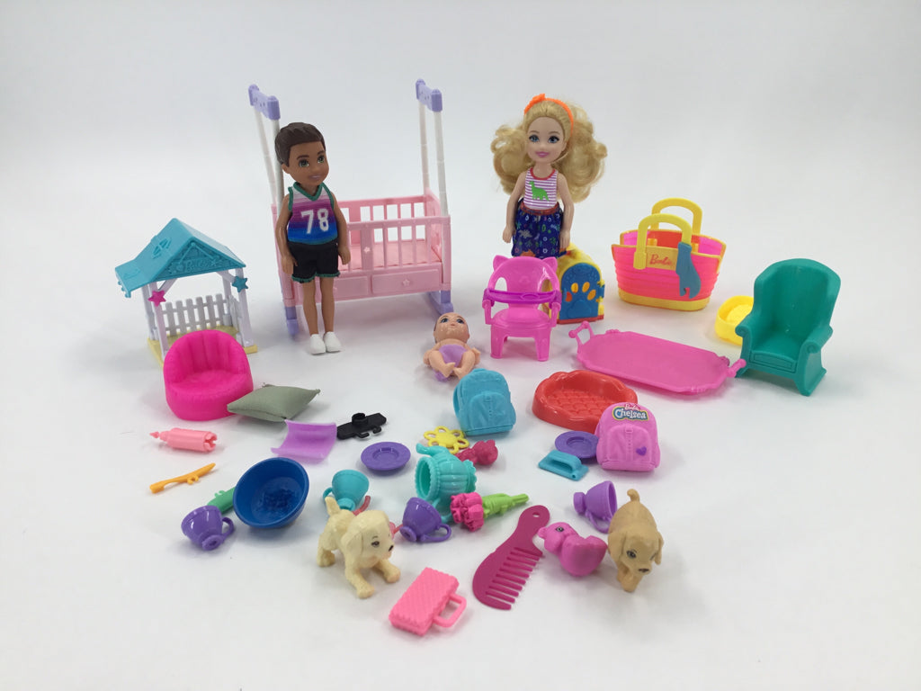 MISC Barbie Club Chelsea Dolls Family Play Set