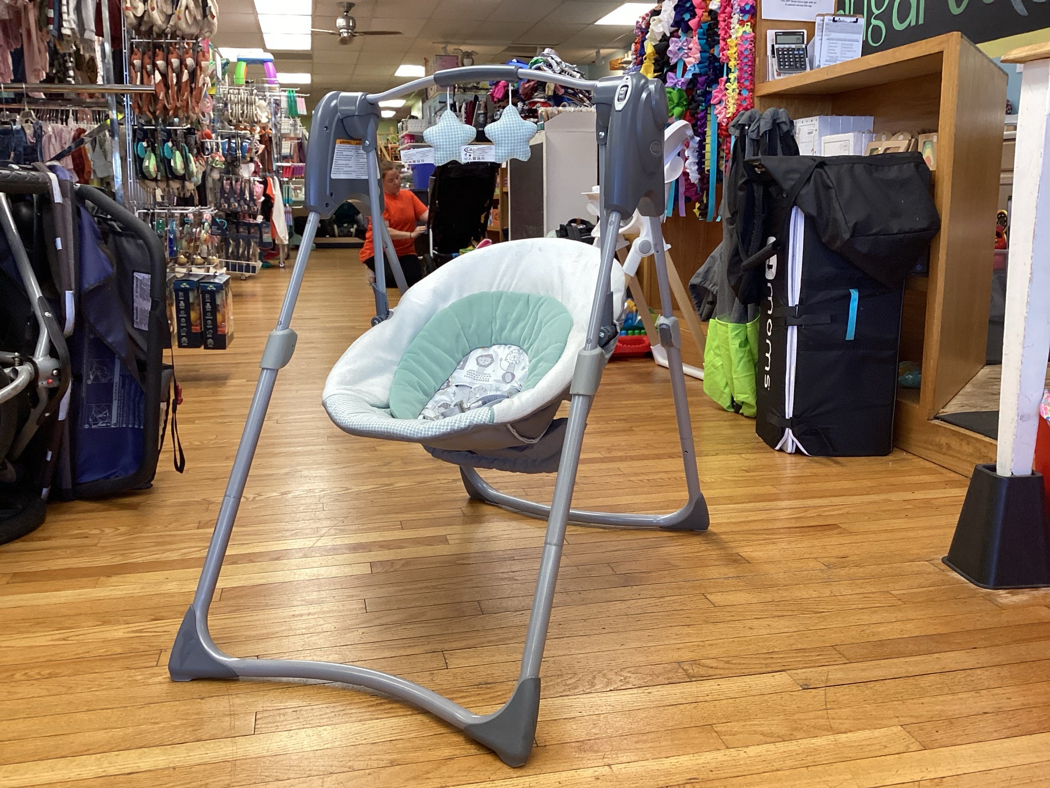 Graco Slim Spaces Compact Baby Swing