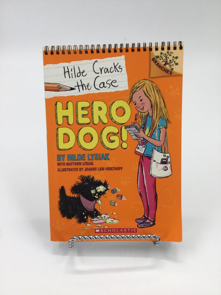 Hilde Cracks the Case: Hero Dog! Paperback Book
