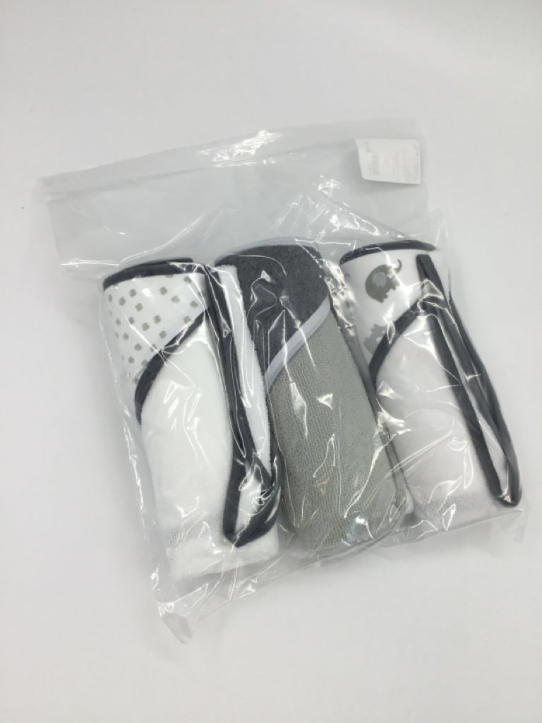 brandless Gray Print Towel