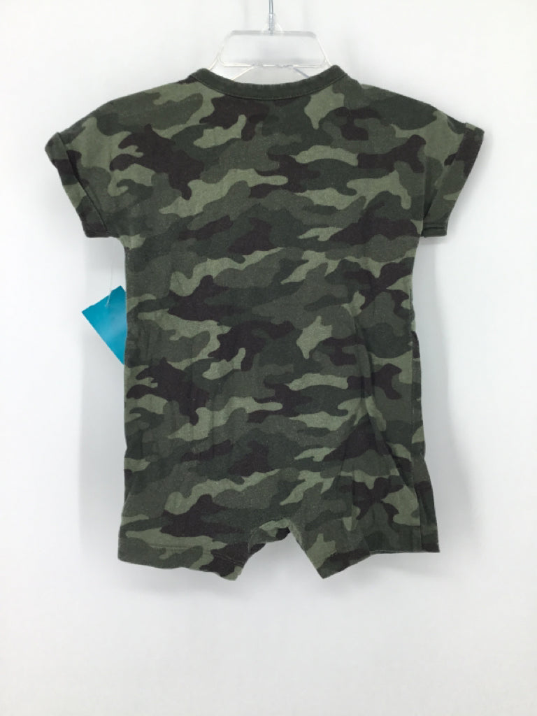 Old Navy Child Size 6-12 Months Green Camoflage Outfit - boys