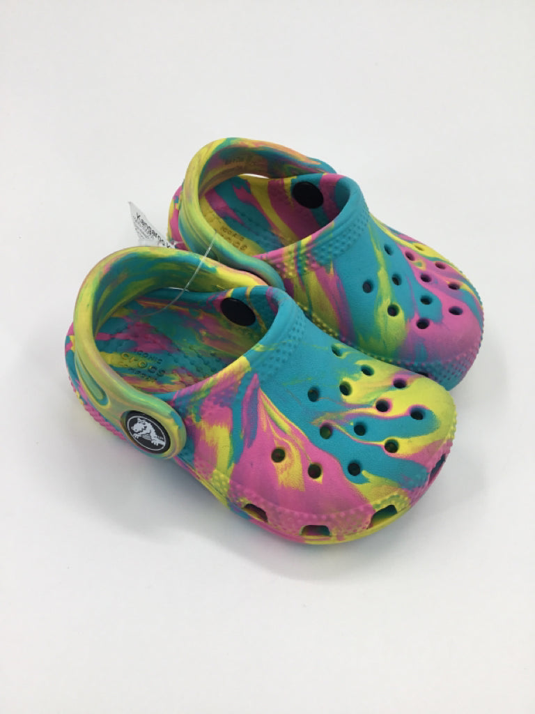 Crocs Child Size 4 Toddler Multi-Color Sandals/Flip Flops