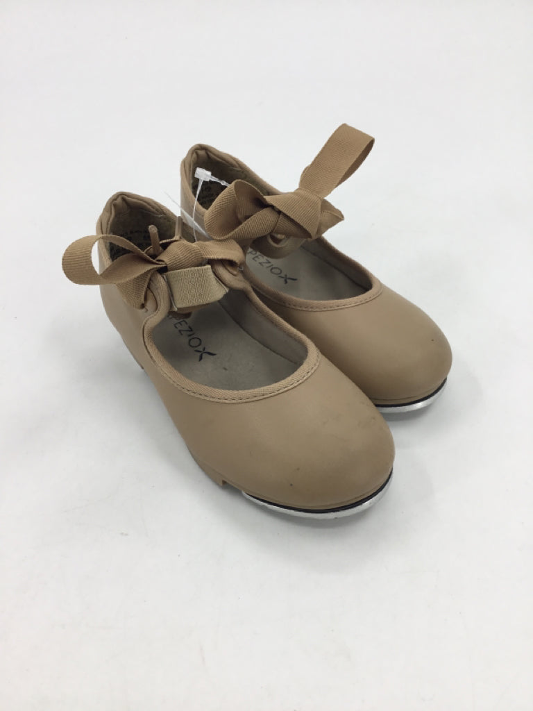 Capezio Child Size 9 Toddler Beige Sport/Dance Shoes