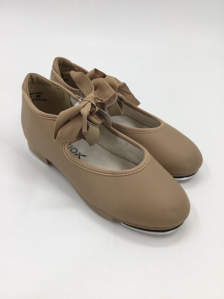 Capezio Child Size 11 Beige Sport/Dance Shoes