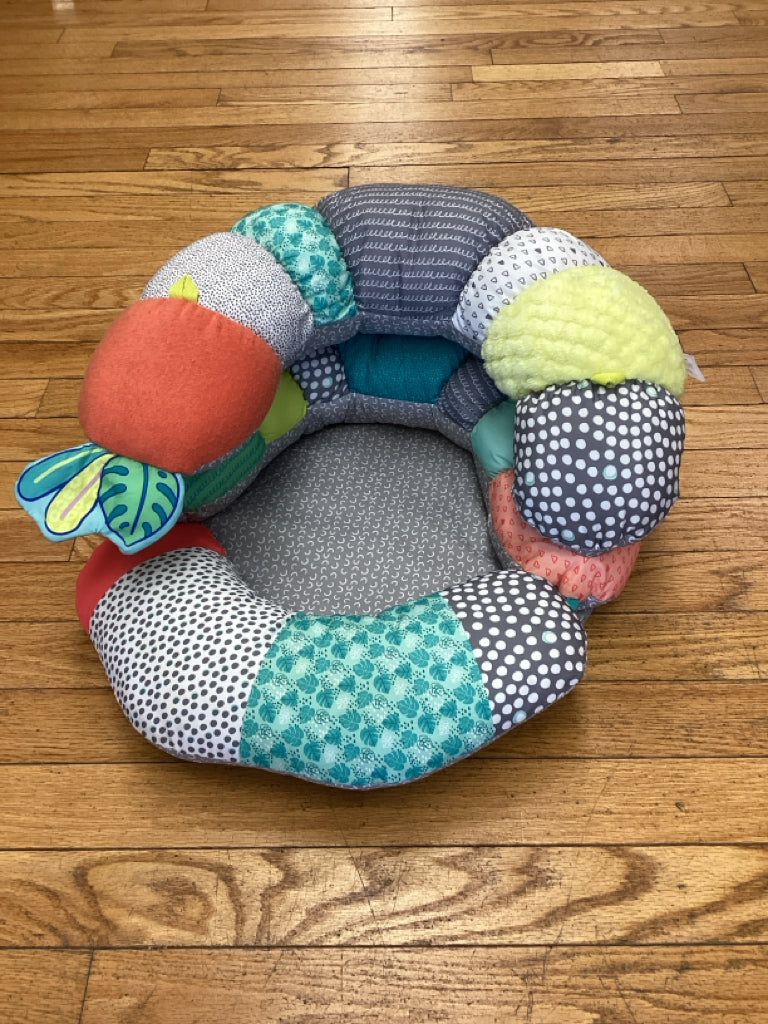 Infantino Go gaga! Prop-A-Pillar Tummy Time & Seated Support