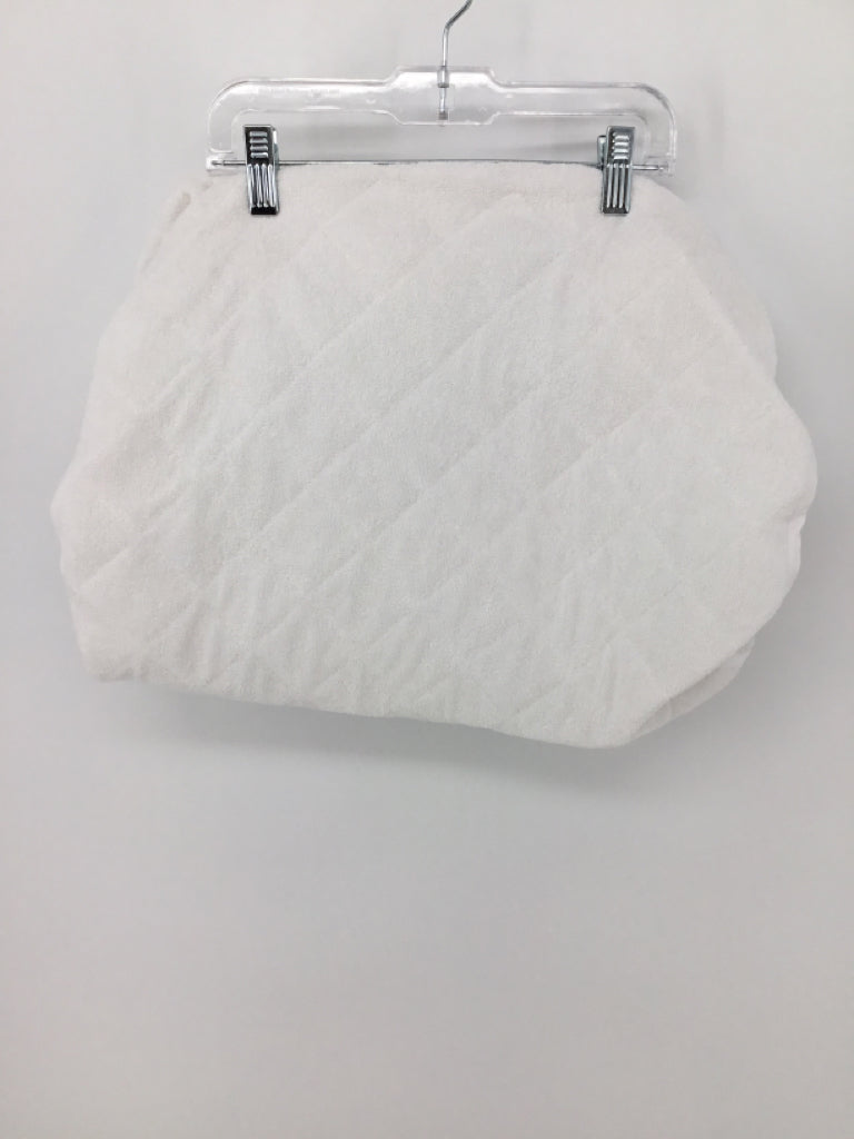 Biloban White Bassinet/Cradle Mattress Protector