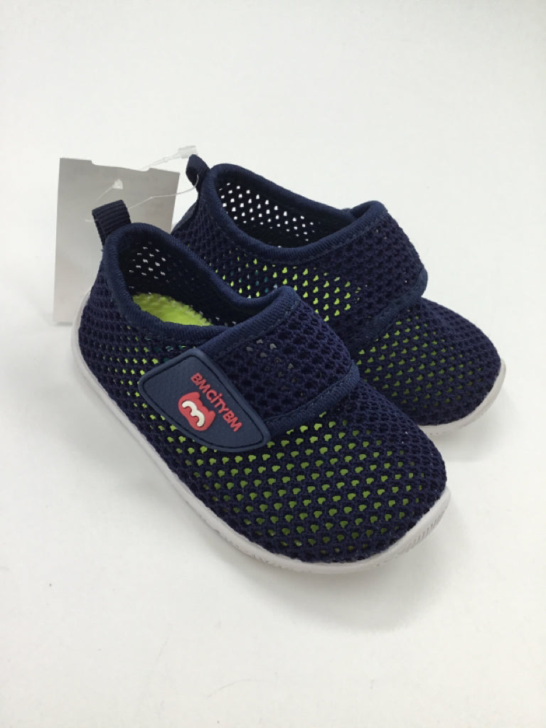 BMCityBM Child Size 5 Toddler Navy Water Shoes