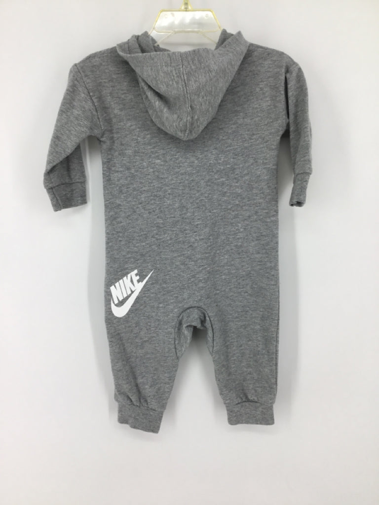 Nike Child Size 9 Months Gray screen printed Outfit - boys