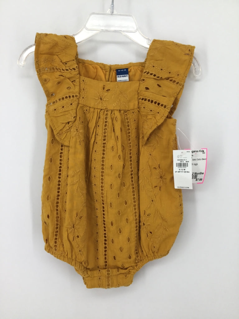 Old Navy Child Size 6-12 Months Mustard Outfit - girls