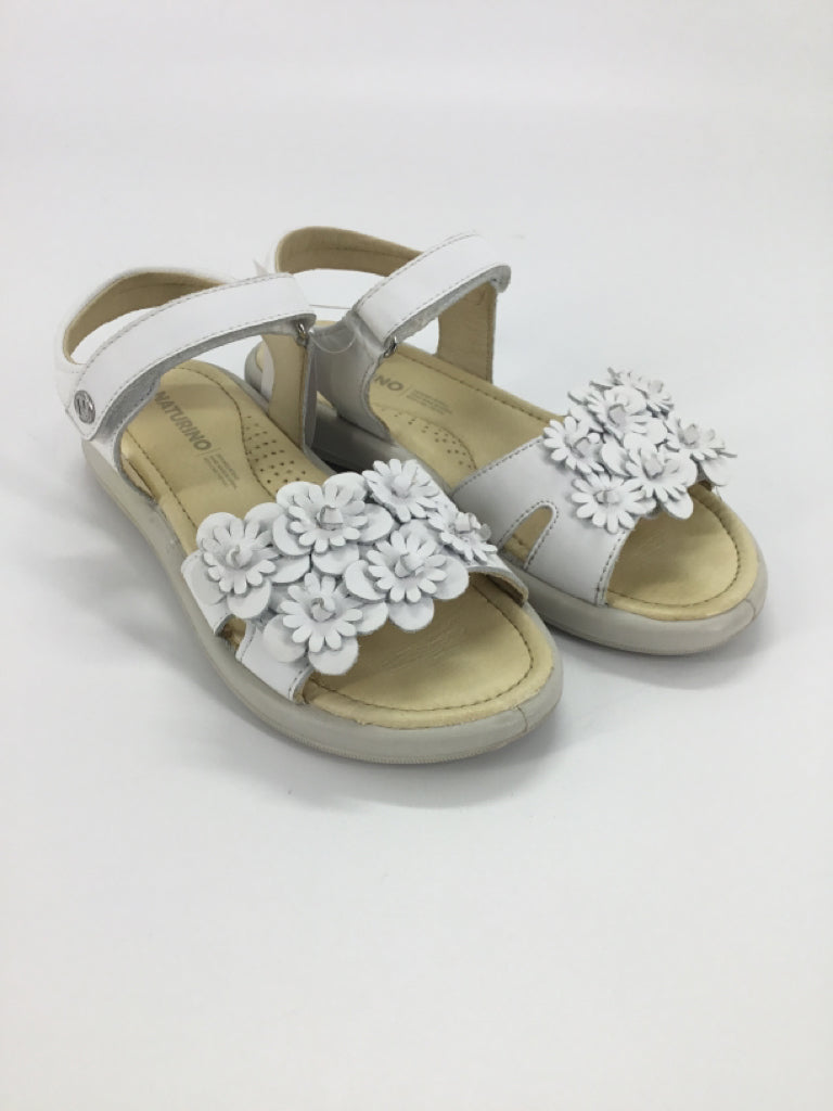 Naturino Child Size 4 Youth White Sandals/Flip Flops