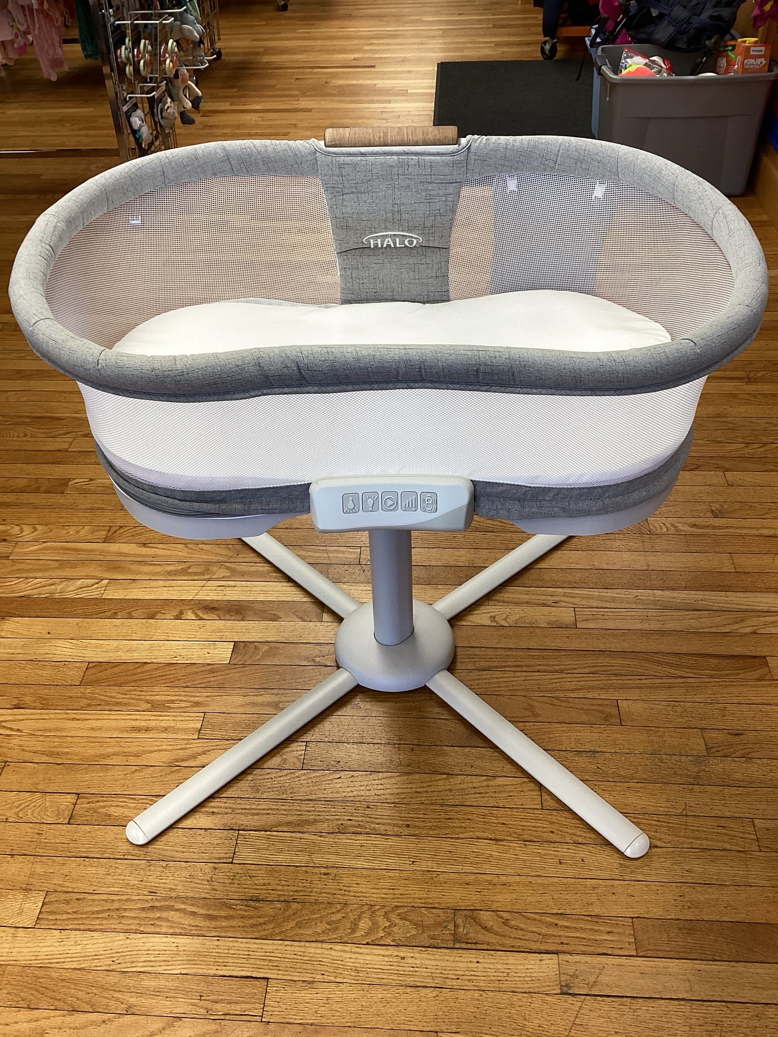 Halo BassiNest® Luxe Swivel Sleeper
