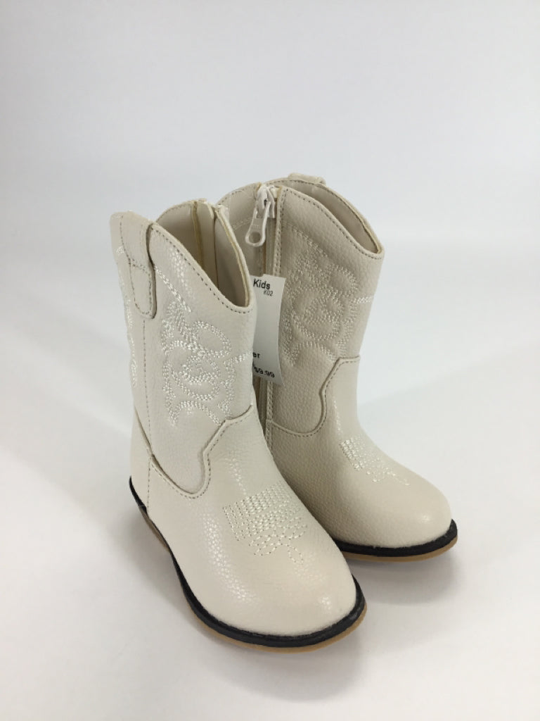 Cat & Jack Child Size 6 Toddler Cream Boots