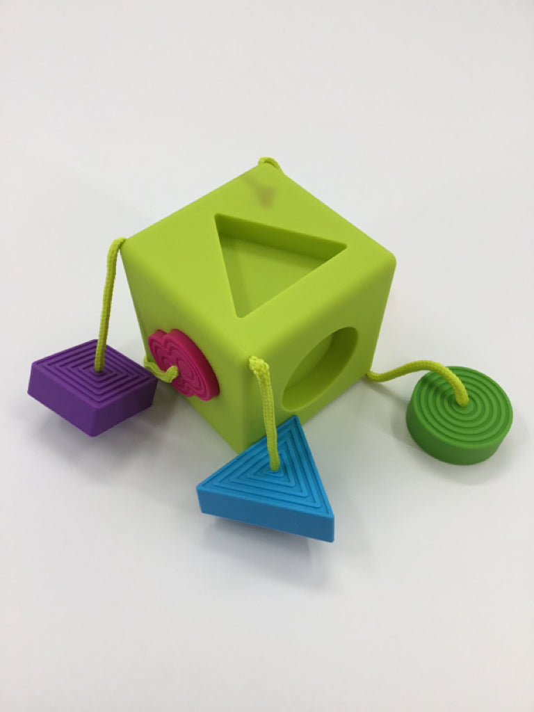 Fat Brain Toys Ombee Cube