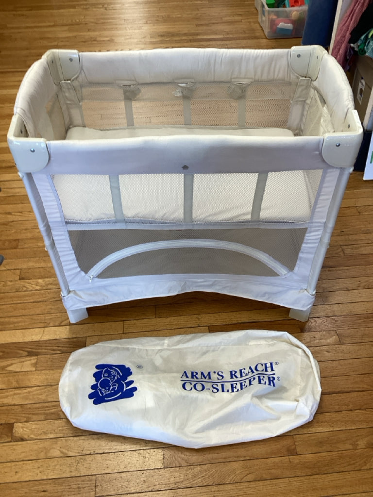 Arms Reach Cream Co-Sleeper Pack n' Play