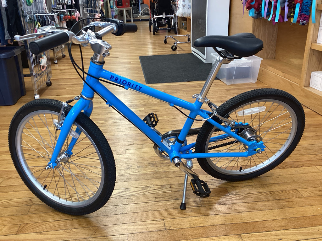 PRIORITY START 20" Lightweight 3-speed 20" model for the 5+ year old rider