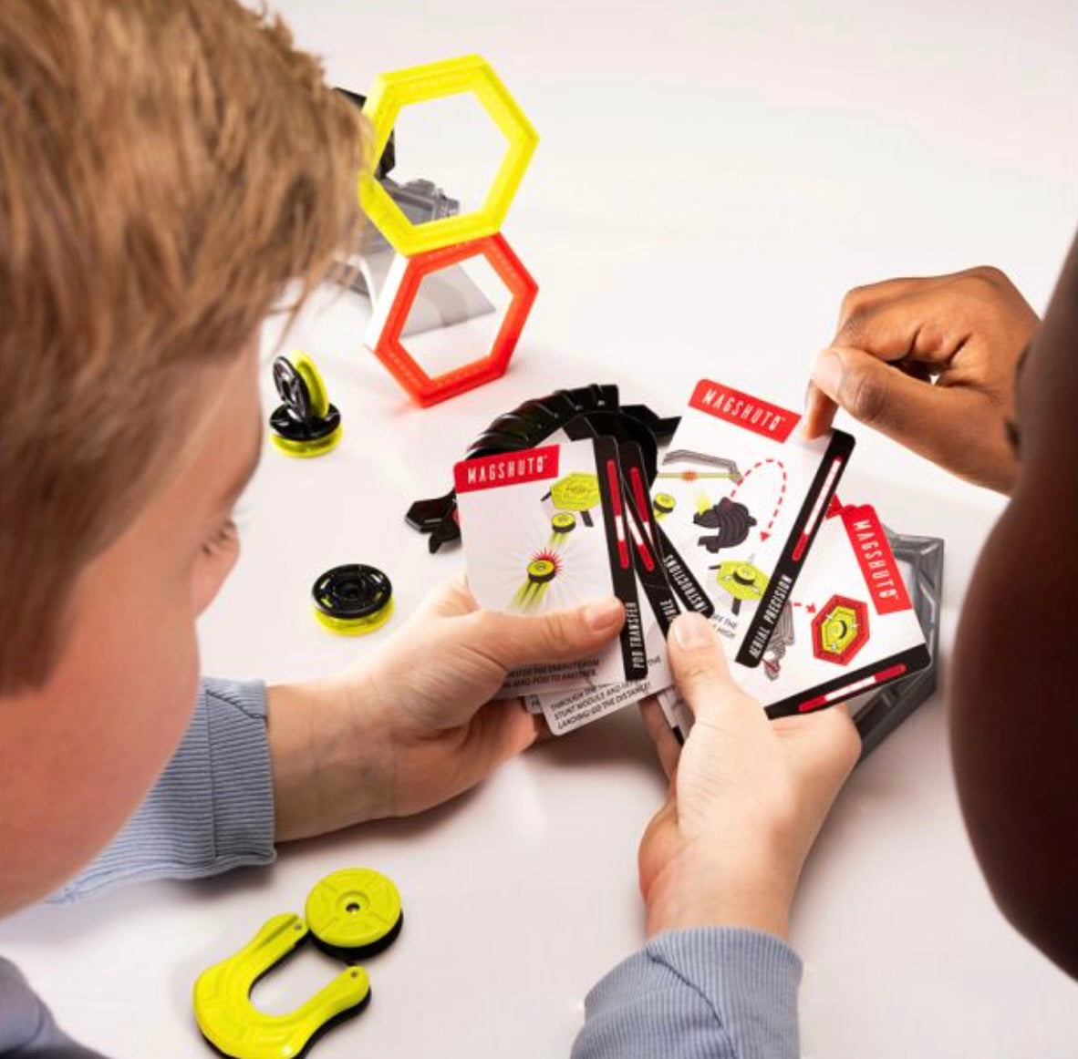 Fat Brain Toys - Magshuto Mag Stunt Park