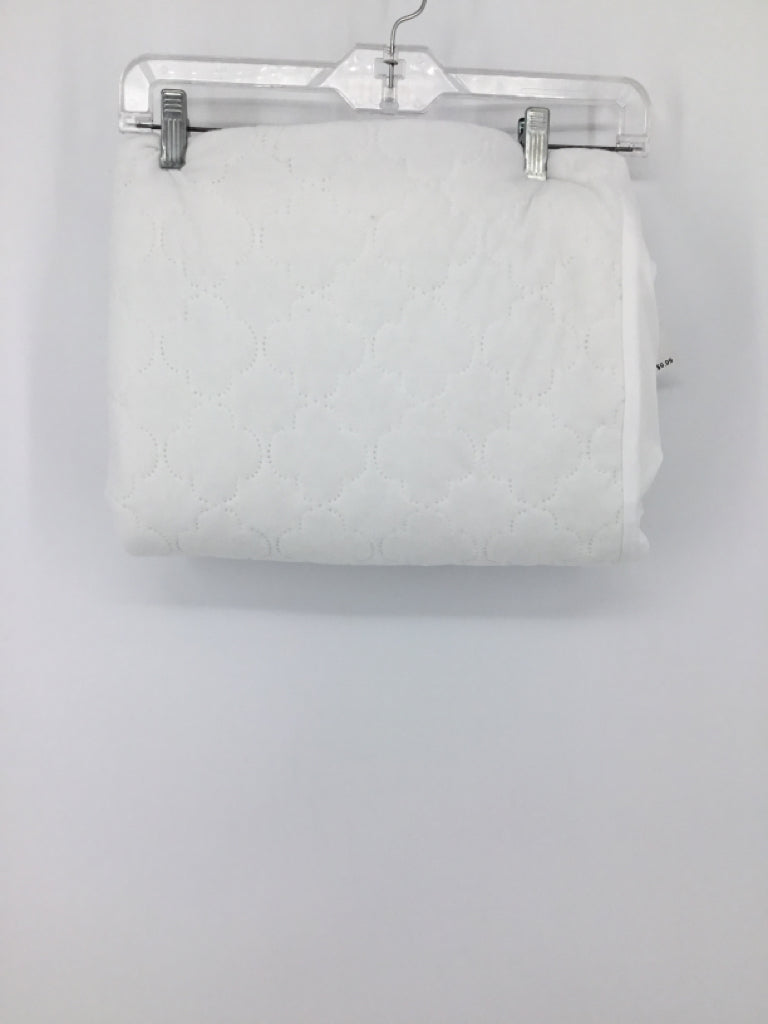Sealy White Crib Mattress Protector