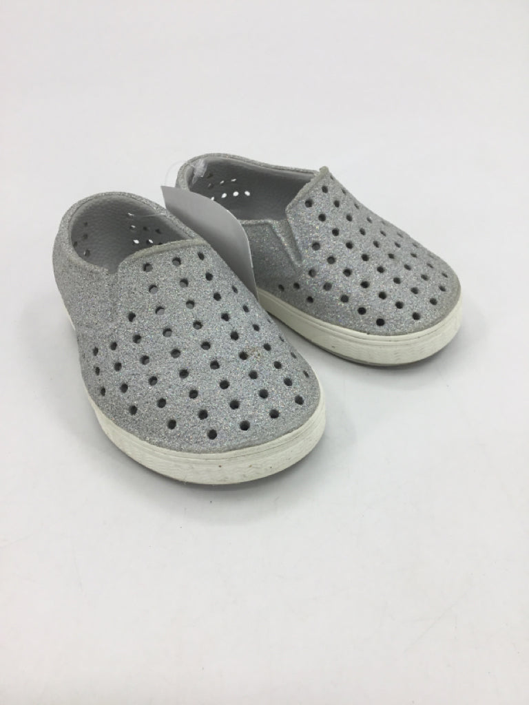 Native Child Size 4 Toddler Silver Sandals/Flip Flops