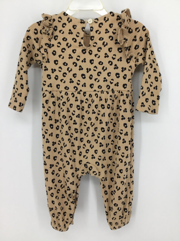 Old Navy Child Size 6-12 Months Tan Outfit - girls