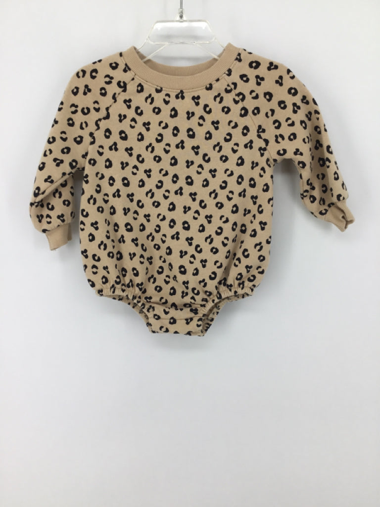 Old Navy Child Size 6-12 Months Tan Outfit - girls