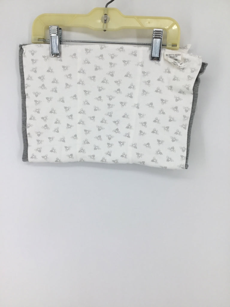 Burt's Bees Baby White Print Burp Cloth Set of 2