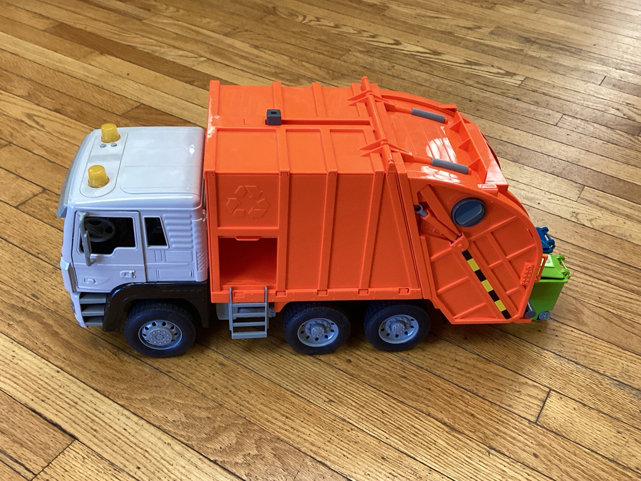 DRIVEN by Battat – Toy Recycling Truck
