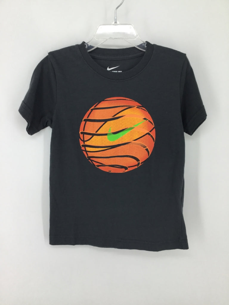 Nike Child Size 6 Gray screen printed T-shirt - boys