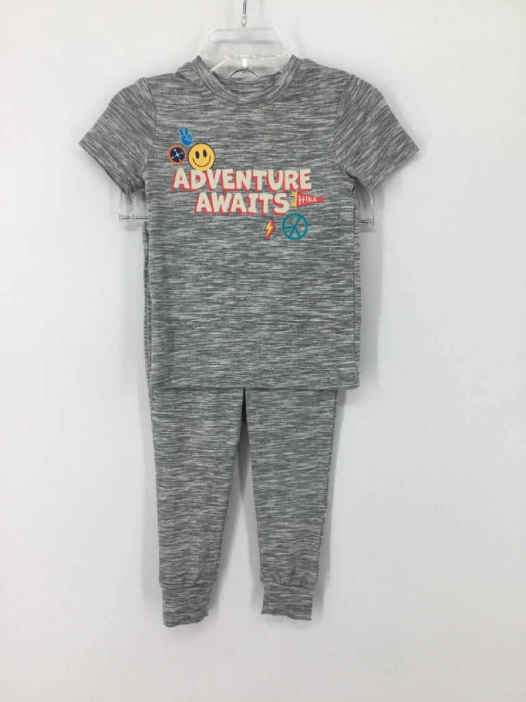 Tahari Child Size 18 Months Gray screen printed Pajamas - boys