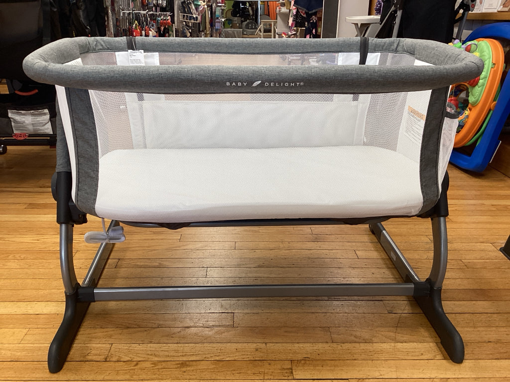 Baby Delight Beside Me Dreamer Bassinet