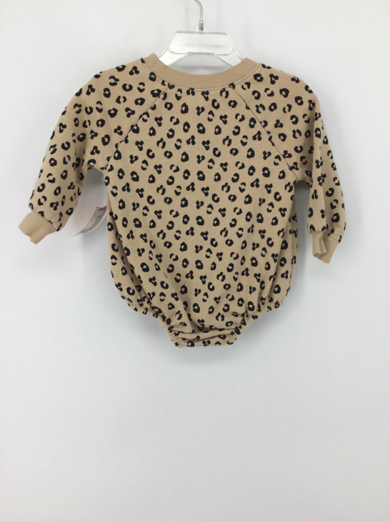 Old Navy Child Size 6-12 Months Tan Outfit - girls