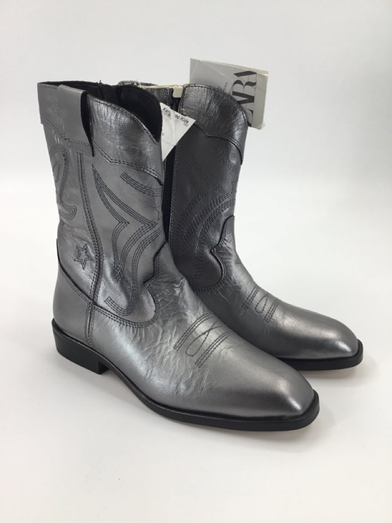 Zara Child Size 3.5 Youth Silver Boots
